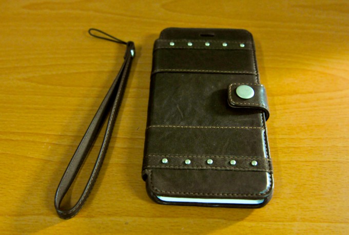 Zenus Bohemian M for iPhone6 Plus 盒中內容物就皮套與手腕帶兩件！
