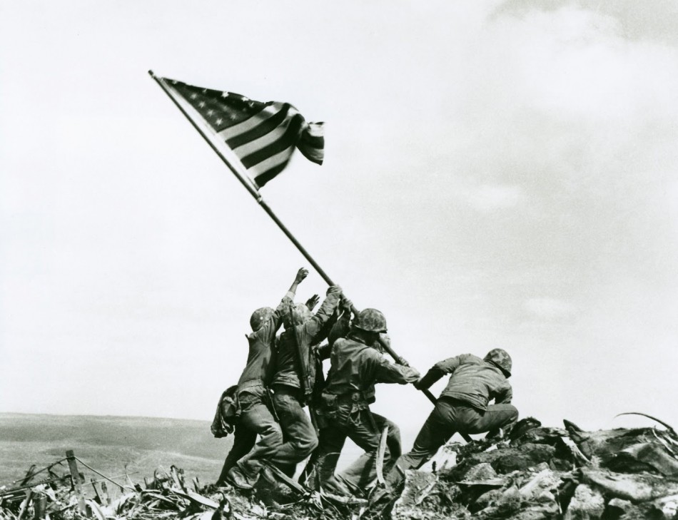 American soldiers raising the flag at Iwo Jima