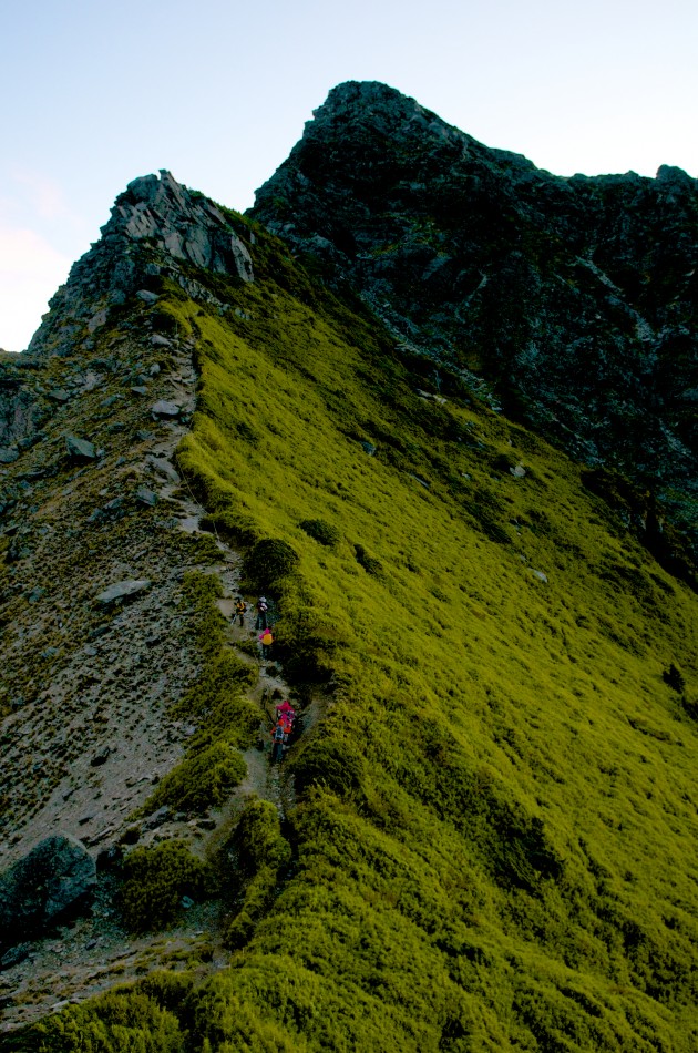 近看奇萊北峰，更能感受到她的險峻山勢！