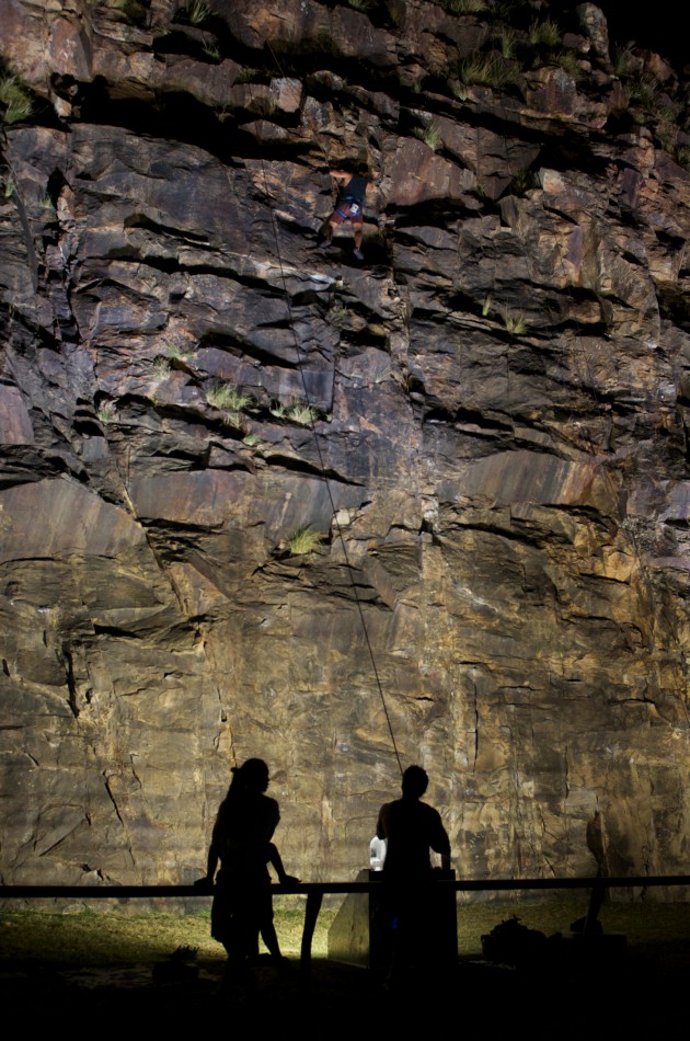 People do Climbing at Kangaroo Point Cliffs
