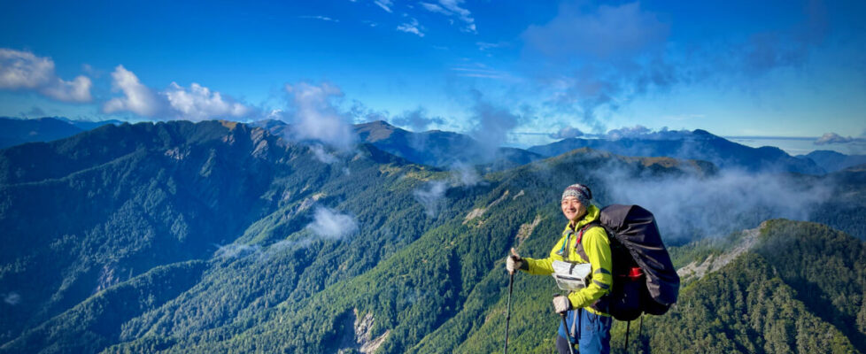 遠處從左到右，分別是鋸齒連峰、畢祿山、合歡群峰~ 白姑大山...之類的